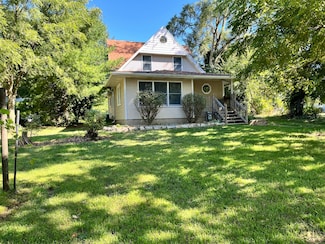 23684 N Shore Dr, Edwardsburg, MI 49112