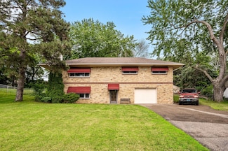 4456 Lexington Ave N, Saint Paul, MN 55126