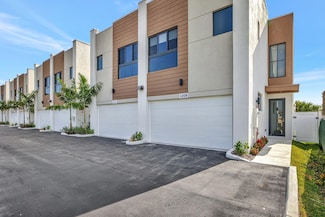 4208 NE 7th Terrace Unit 8, Oakland Park, FL 33334
