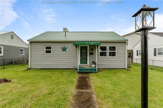 909 Dupont Ave, Nitro, WV 25143