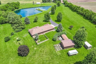 10561 Sunnyland Rd, Farmer City, IL 61842