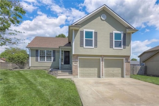 1102 Manse Dr, Raymore, MO 64083