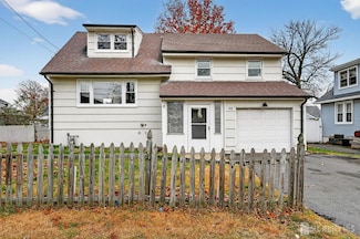 46 Melbourne Ct, Woodbridge, NJ 07095