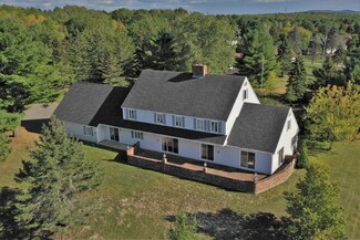 15 Meadow Ln, Brewer, ME 04412