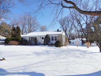 18 Shaker Dr, Albany, NY 12211