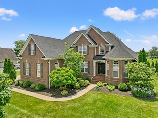 210 Whispering Brook Dr, Nicholasville, KY 40356