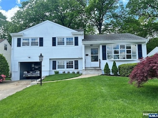 43 Bender Dr, Clifton, NJ 07013