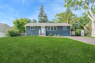 43 W Court Dr, Centereach, NY 11720