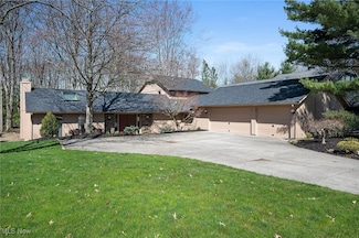 21847 Meadows Edge Ln, Strongsville, OH 44149