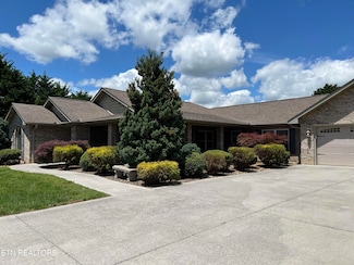 1018 Southwind Cir, Dandridge, TN 37725