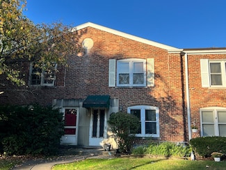 2976 Desplaines Ave, Riverside, IL 60546