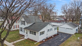 410 E North St, Plano, IL 60545