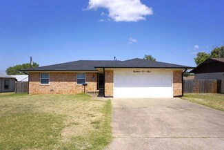 1403 Maple St, Perry, OK 73077