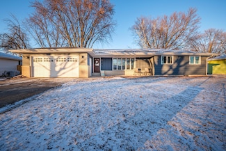 975 Thomas Ave SW, Hutchinson, MN 55350