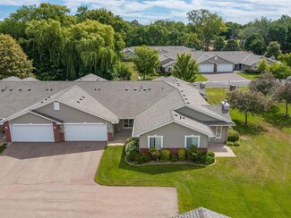 6055 Pond View Dr, Excelsior, MN 55331