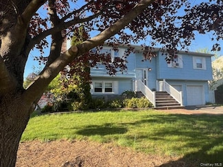 76 Creamery Dr, New Windsor, NY 12553