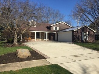 408 Thornapple Ln, Libertyville, IL 60048