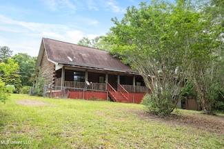 10 N Lakeshore Dr, Lumberton, MS 39455