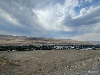 10 Parks Dr, Okanogan, WA 98840