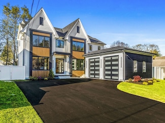 11 Fay Ln, Needham Heights, MA 02494
