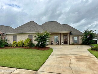 322 W Park St, Canton, MS 39046