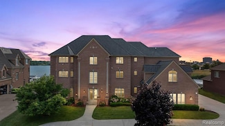 18 Sand Bar Ln, Detroit, MI 48214