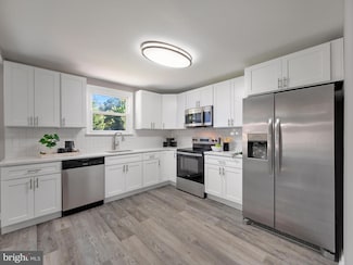 325 Beach Ave, Pasadena, MD 21122