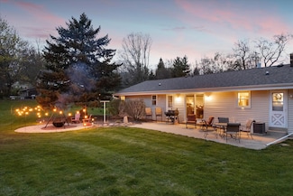S86W27655 Hartwig Ave, Mukwonago, WI 53149