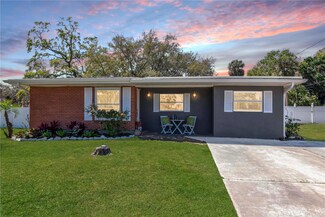 27 N Park Ave, Tarpon Springs, FL 34689