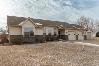 926 Nancy Ct SW, Eyota, MN 55934