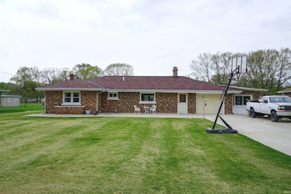 55137 Hollywood Blvd, South Bend, IN 46628