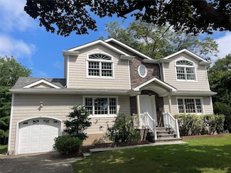 8 Trezza Ct, Bellmore, NY 11710