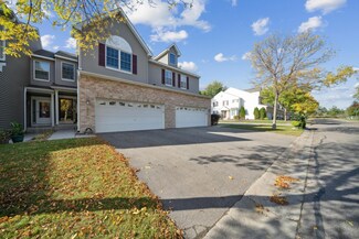 1358 White Oak Dr, Chaska, MN 55318