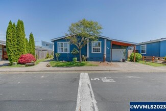 1015 Oak St, Silverton, OR 97381