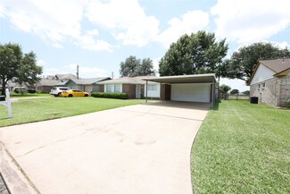 2402 Jones St, Rosenberg, TX 77471