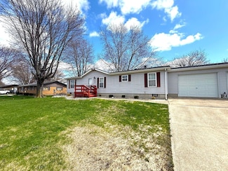 2016 Sunset Dr, Warsaw, IN 46580