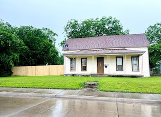 902 S Chestnut St, McKinney, TX 75069