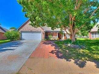 8704 N 140th Ct E, Owasso, OK 74055