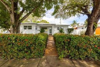 327 SE 2nd Ave, Dania, FL 33004