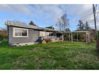 621 25th St, Myrtle Point, OR 97458