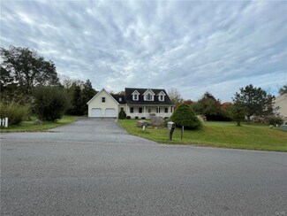 4004 Crest View Dr, Stroudsburg, PA 18360