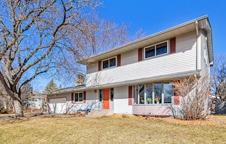 373 Maple Lane Ct, Saint Paul, MN 55113