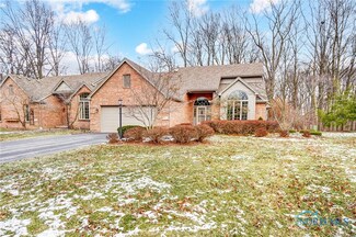 22 Walnut Creek Dr, Holland, OH 43528