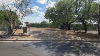 109 Water St, Laredo, TX 78040