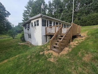 158 Beagle Club Rd, Jumping Branch, WV 25969