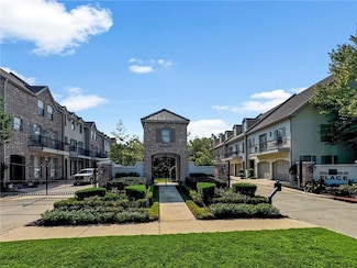 827 Autumn Place Unit 301, Mandeville, LA 70471