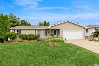 1147 N 11th St, Clinton, IA 52732