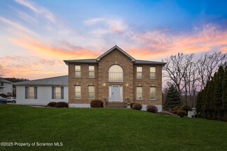 18 Oakwood Dr, Scranton, PA 18504