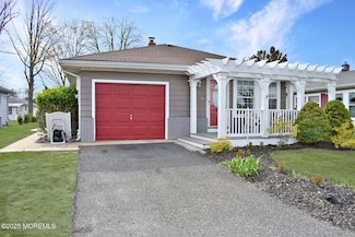 27 Castle Harbor Dr, Toms River, NJ 08757