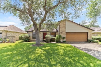 14 Sarita Rd, Angleton, TX 77515